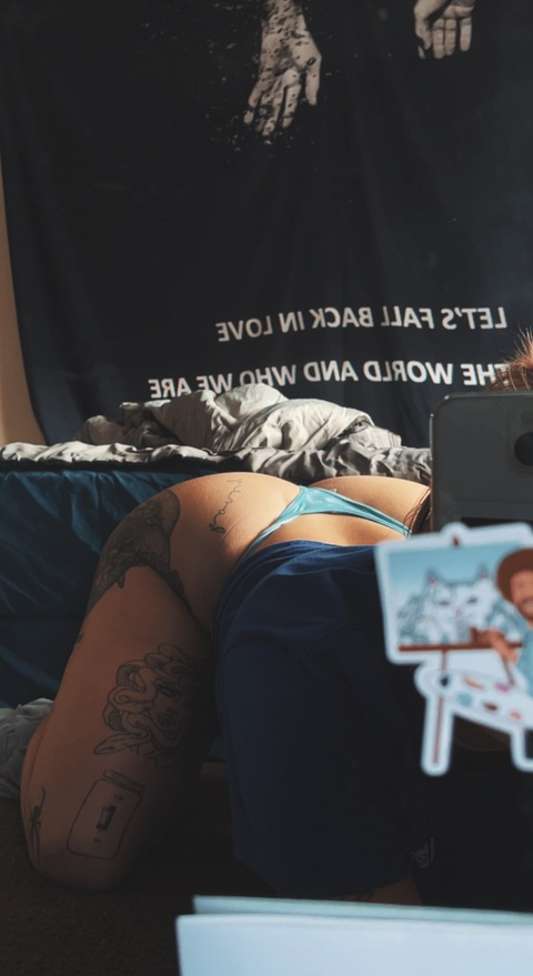 Header of averytheo
