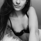 sofia (@sofia-in-red) Leaked OnlyFans 

 profile picture