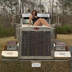 trucker_gurl30 (Trucker_gurl30) OnlyFans content 

 profile picture